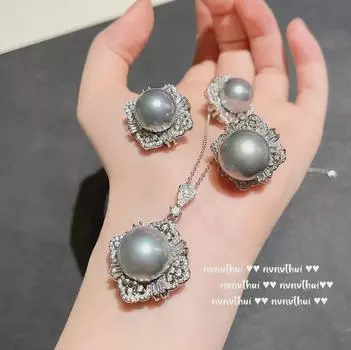 Ожерелье из австралийского белого жемчуга и серьги из таитянского многовиткового ракушечного жемчуга с цирконием