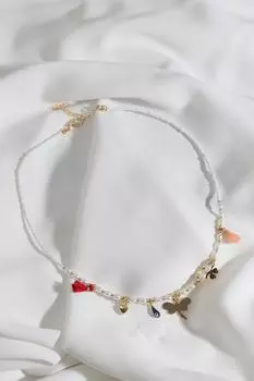 Ожерелье из белого бисера с подвеской в виде стрекозы