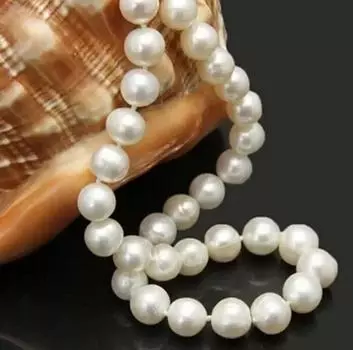 Ожерелье из белого натурального пресноводного культивированного жемчуга 9-10 мм.