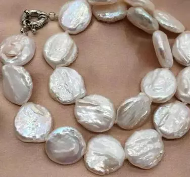 Ожерелье из белого пресноводного жемчуга длиной 17 дюймов.