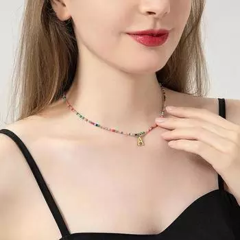 Ожерелье из бисера Красочные бусины в богемном стиле Кулон с алфавитом Регулируемая длина из нержавеющей стали для женщин и девочек Персонализированное начальное колье-колье D