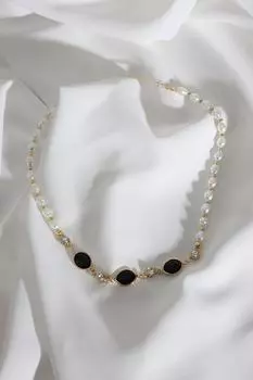 Ожерелье из черного овального камня и жемчуга