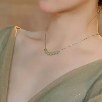 Ожерелье из хетианских нефритовых бусин для женщин, легкое, роскошное, нишевое, темпераментное, шесть круглых бусин из зеленого халцедона, цепочка на ключицу из нержавеющей стали