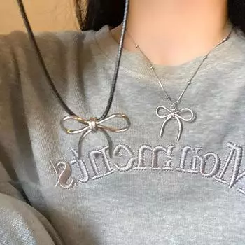 Ожерелье из кожи с бантом, женские нишевые винтажные аксессуары для темперамента, сладкая прохладная пряная цепочка на ключицу, персонализированные аксессуары премиум-класса