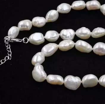 Ожерелье из культивированного пресноводного жемчуга в стиле барокко диаметром 8–9 мм.