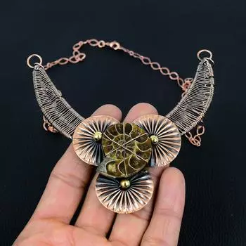 Ожерелье из медной проволоки ручной работы из ископаемого драгоценного камня аммонита для нее 18 Inches зелёный