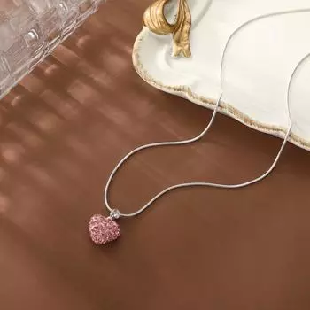 Ожерелье из разноцветной змеиной кости с бриллиантами в форме сердца