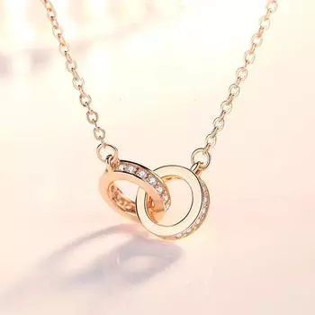 Ожерелье из серебра 925 пробы с двумя кольцами. Изящное и модное женское ожерелье с пряжкой и двумя кольцами, украшенное бриллиантами. 925