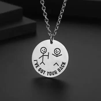 Ожерелье из титановой стали с круглой пластиной и буквой