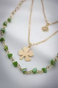 Ожерелье из трех частей с подвеской в виде клевера и зелеными бусинами