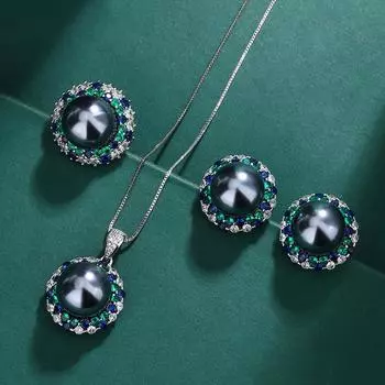 Ожерелье из трех частей жемчуга, серебряные серьги-гвоздики с таитянским жемчугом и кольцом с изумрудом и цирконием