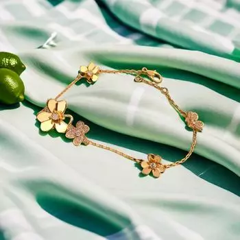Ожерелье из трех цветов, браслет с одним цветком, модный универсальный классический браслет Богиня 2024NEW