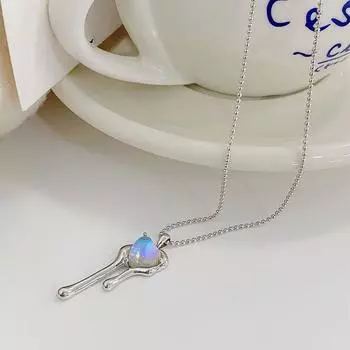 Ожерелье Love Liquid, милое и крутое, универсальный магический кулон, цепочка на ключицу, легкая роскошь, ощущение высокого класса