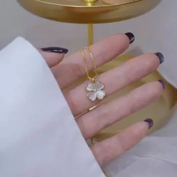 Ожерелье Lucky Clover, женская легкая роскошная цепочка на ключицу из ниши с опалом, летняя цепочка с листьями, прочность золотой