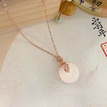 Ожерелье Ping An Clover White Chopstick для женщин, новый легкий роскошный нишевый дизайн, кулон, тренд