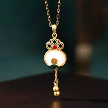 Ожерелье-подвеска Aieryuan из позолоченного нефрита Хэтянь с перегородчатой эмалью с кисточкой «Фу» и благоприятным облаком для женщин 24K Gold Plated