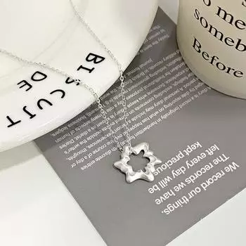 Ожерелье с ажурным цветком, легкая роскошь и нишевый дизайн, модный и персонализированный, универсальный и высококачественный шейный платок