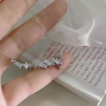 Ожерелье с четырьмя квадратными бриллиантами, легкая роскошь, высококачественный бриллиантовый набор, взрывное украшение на шею, уникальный дизайн, новый стиль