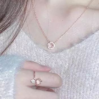 Ожерелье с цветком персика и вишни, новый женский легкий роскошный, маленький и популярный дизайн, комплект «Девичье сердце» с цепочкой-воротником из бриллиантового цветка