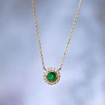 Ожерелье с инкрустацией изумрудами, цепочка на ключицу, легкая роскошь, ожерелье с нано-изумрудами, элитное