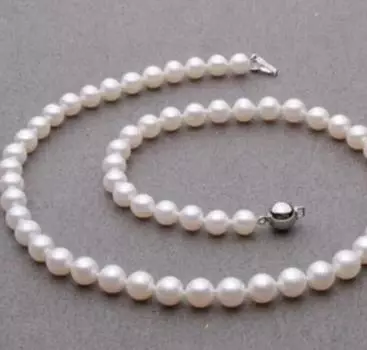 Ожерелье с круглой жемчужиной из белого жемчуга Южных морей с золотой застежкой 8–8,5 мм 17 дюймов