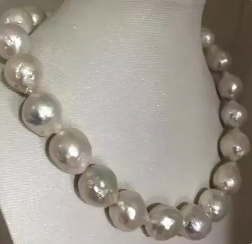 Ожерелье с огромным белым жемчугом Южного моря диаметром 13–15 мм и длиной 18 дюймов.