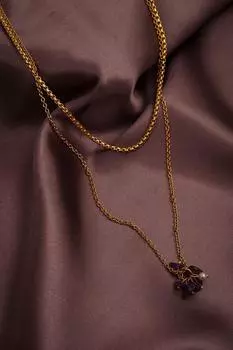 Ожерелье с подвеской из фиолетового натурального камня и двойной цепочкой