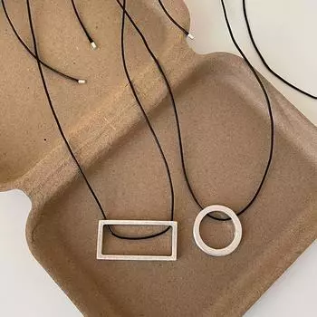 Ожерелье с подвеской из матового металла в минималистском стиле с геометрическим узором, женское, минималистское, универсальное, выдвижное, черная веревочная цепочка на шею, цепочка на ключицу