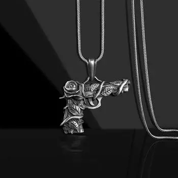 Ожерелье с подвеской «Пистолеты и розы»