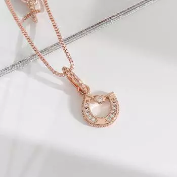 Ожерелье с подвеской в форме сердца, простое и высококачественное, с бриллиантовой инкрустацией, корейская версия, ожерелье с английской буквой в форме подковы U