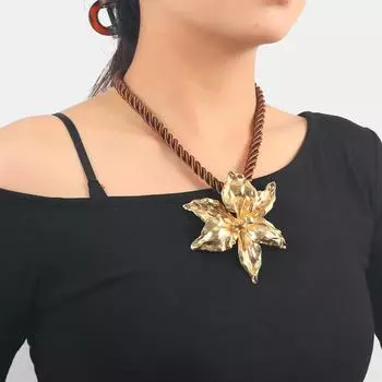 Ожерелье с подвеской в виде цветка нового стиля белый