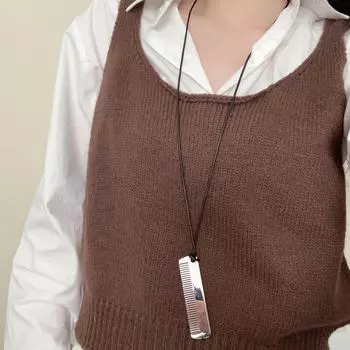 Ожерелье с подвеской в виде маленького гребня из золота и серебра: Модная, элегантная и универсальная цепочка на ключицу для женщин. Small Comb Pendant Necklace серебряный