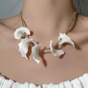 Ожерелье с подвеской в виде ракушки в стиле бохо-шик — уникальная и элегантная цепочка на ключицу для женщин, идеально подходит для летнего отдыха и повседневного наряда белый