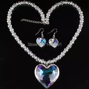 Ожерелье с подвеской в виде сердца из белого хрусталя и стеклянных бусин