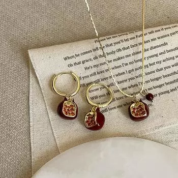 Ожерелье с подвеской в виде спелого граната, серьги-гвоздики, женская нишевая дизайнерская индивидуальность, изысканная универсальная модная цепочка на шею, цепочка на свитер