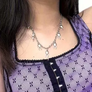 Ожерелье с подвеской в виде зубов в готическом стиле, модная цепочка на ключицу, идеальный аксессуар-колье для женщин, которые ценят элегантность и причудливость