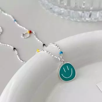 Ожерелье с улыбающимся лицом для женщин, новая высококачественная цепочка для ошейника с легкой роскошью и небольшим рыночным дизайном, лето
