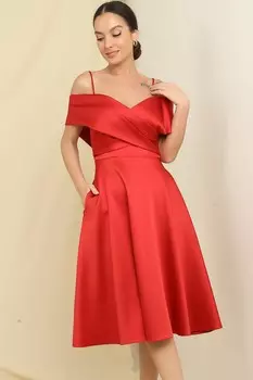 Ожерелье с веревочным ремнем и крестом Атласное платье с карманами на спине и промежуточной подкладкой