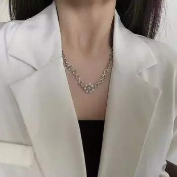 Ожерелье с жемчужным цветком Женский Ins Design Niche Cool Style High Luxury Accessories Ключичная цепочка Интернет-знаменитость Горячая девушка Ожерелье