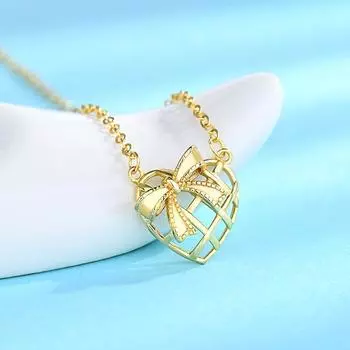 Ожерелье с золотым бантом и ажурной подвеской Love для женщин в летнем темпераменте, простая японская и корейская цепочка на ключицу