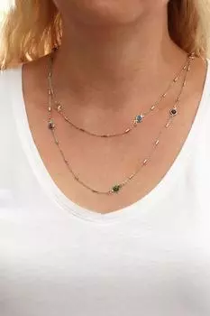 Ожерелье серебряного цвета с длинным красочным сглазом