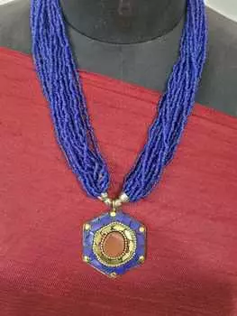 Ожерелье темно-синего цвета с многослойной цепочкой