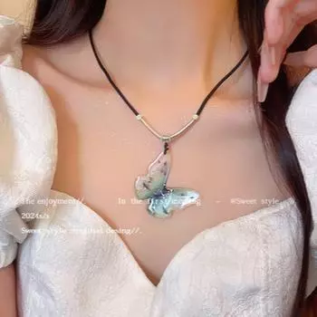 Ожерелье в этническом стиле с бабочкой: Модная, красочная и универсальная высококачественная цепочка на ключицу X1362 зелёный