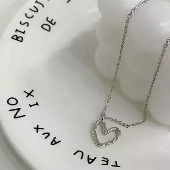 Ожерелье в форме сердца из сморщенной лавы с выдолбленным кулоном в форме сердца, цепочка на ключицу, дизайн «Ниша», темперамент