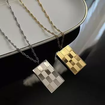 Ожерелье в клетку из шахматной карты из нержавеющей стали, женское модное трендовое маленькое популярное дизайнерское ожерелье с подвеской в виде замка