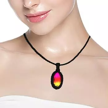 Ожерелье в технике макраме с кулоном из натурального турмалина и чешского кварца ручной работы