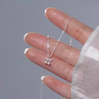 Ожерелье в виде вишни, женское, простое, легкое, роскошное, для поездок на работу, летнее, имитация жемчуга, сверкающая бриллиантовая цепочка на ключицу с фруктами