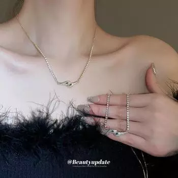 Ожерелье в виде змеи, украшенное бриллиантами: Модная женская цепочка на ключицу с изысканным, легким и роскошным дизайном. Necklace золотой