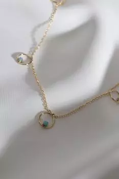 Ожерелье золотого цвета с бирюзовым кольцом из бисера и тонкой цепочкой