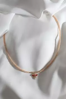 Ожерелье золотого цвета с кремовой подвеской-стрекозой из бисера